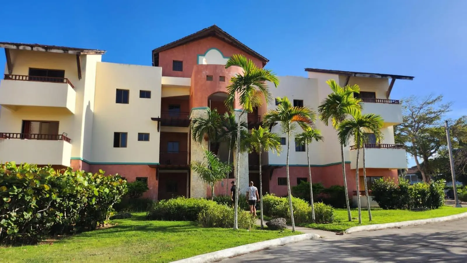 Apartamentos Essential Life Con Playa Y Piscina location